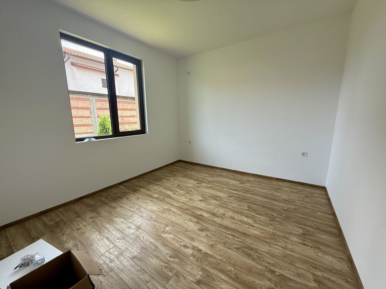 Neues eingeschossiges Haus mit drei Schlafzimmern und eigenem Garten – Komfort, Ruhe und Qualität nahe Sonnenstrand