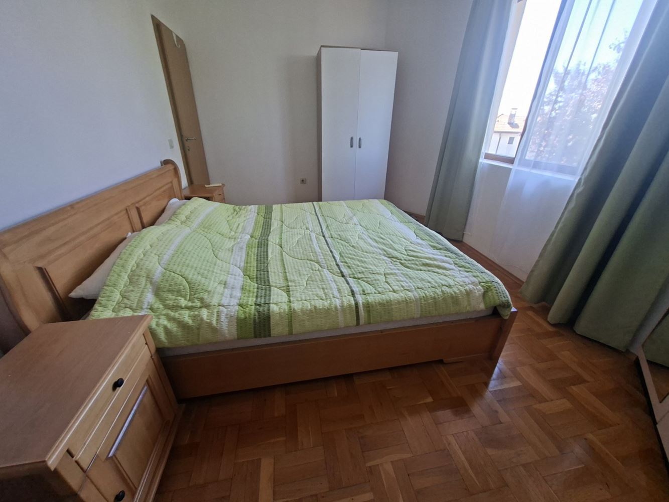 Zweistöckiges Haus mit Meerblick, eigenem Garten und Stellplatz in einer geschlossenen Wohnanlage