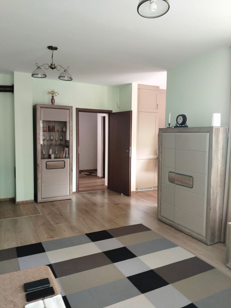 Geräumiges dreistöckiges Einfamilienhaus im Zentrum von Ravda – Komfort, Prestige und vollständige Unabhängigkeit