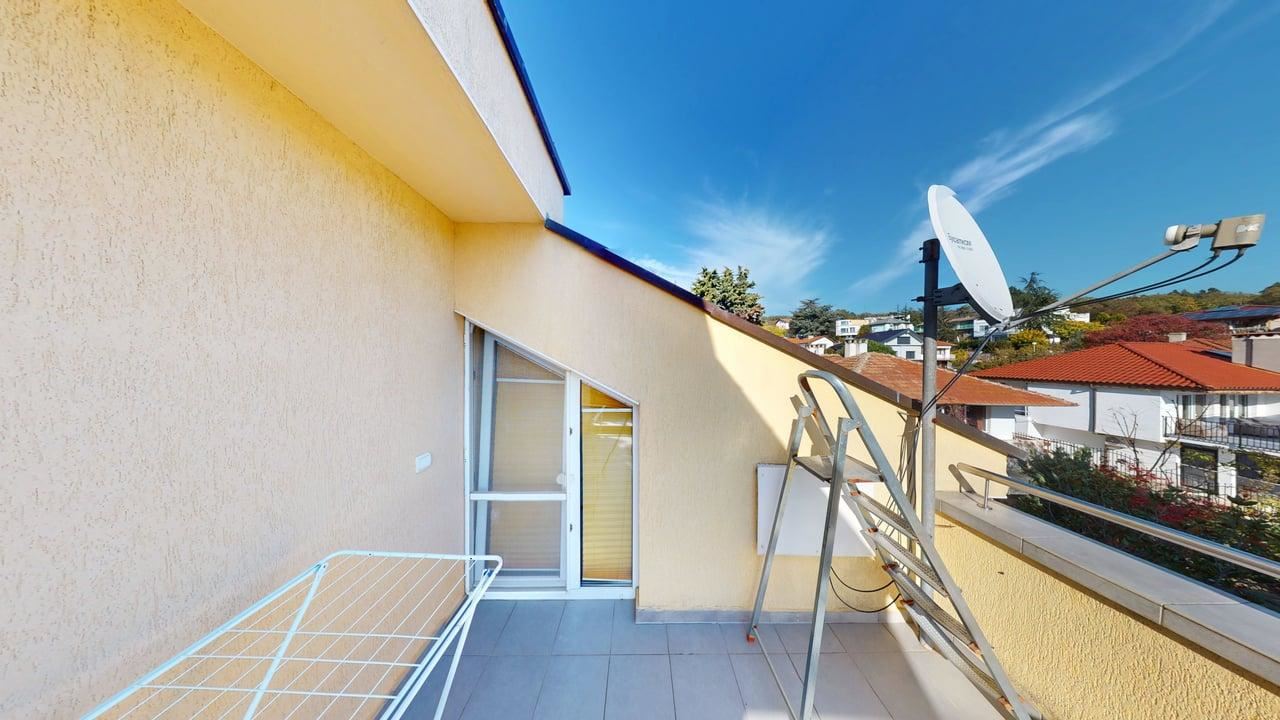 Panoramahaus auf vier Etagen mit 8 Schlafzimmern und Meerblick im Ferienort Sonnenstrand – ohne Wartungsgebühr