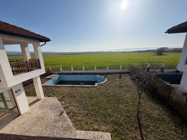 Luxuriöses zweistöckiges Haus mit Meerblick in Aheloy