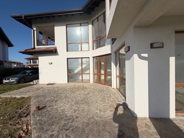 Luxuriöses zweistöckiges Haus mit Meerblick in Aheloy