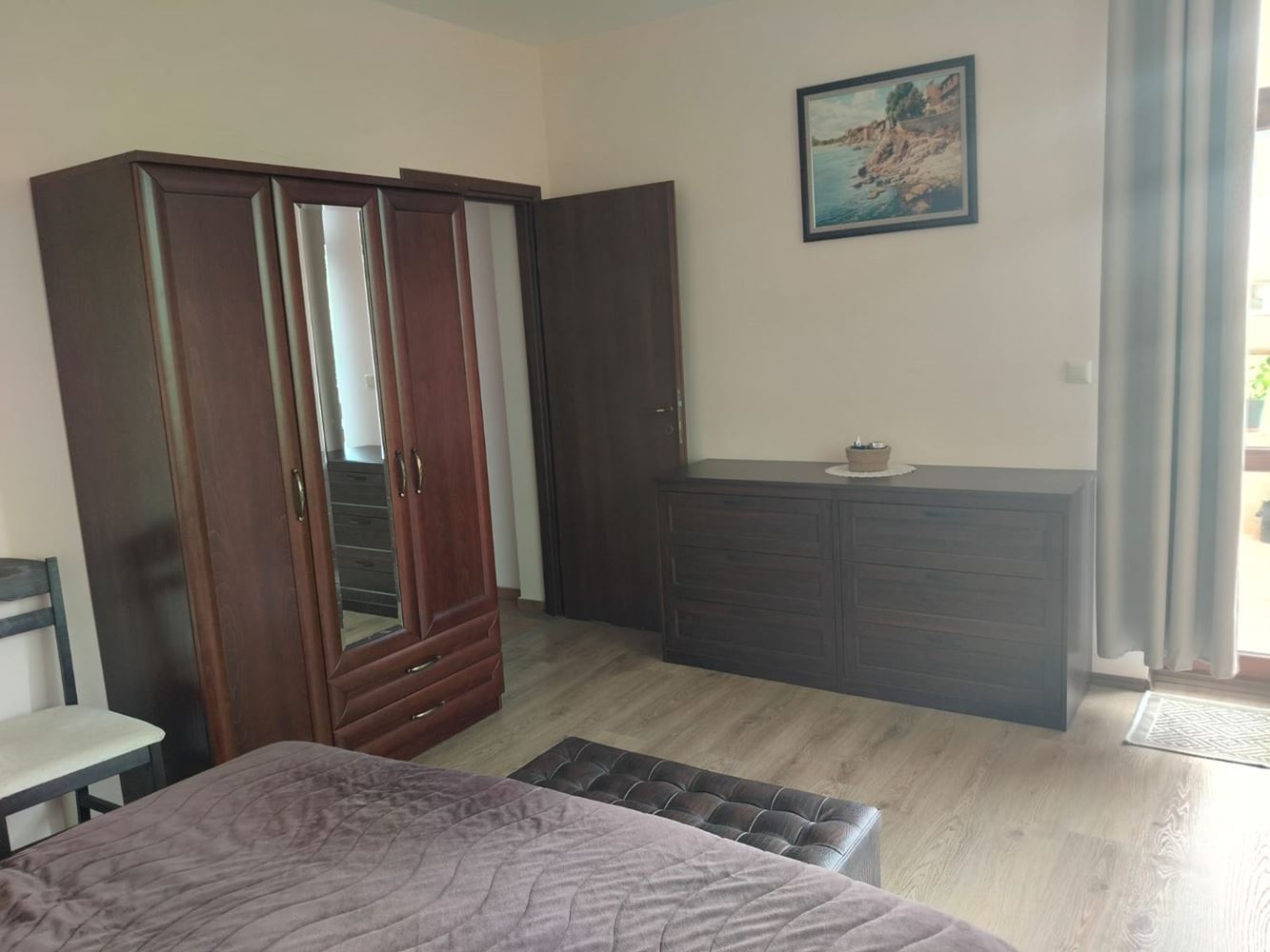 Geräumiges dreistöckiges Einfamilienhaus im Zentrum von Ravda – Komfort, Prestige und vollständige Unabhängigkeit