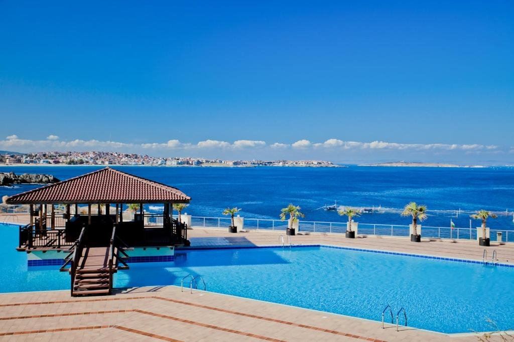 Elegantes Haus mit Meerpanorama im prestigeträchtigen Komplex Sozopolis in Sozopol – Luxus, Komfort und Investition in erster Meereslinie