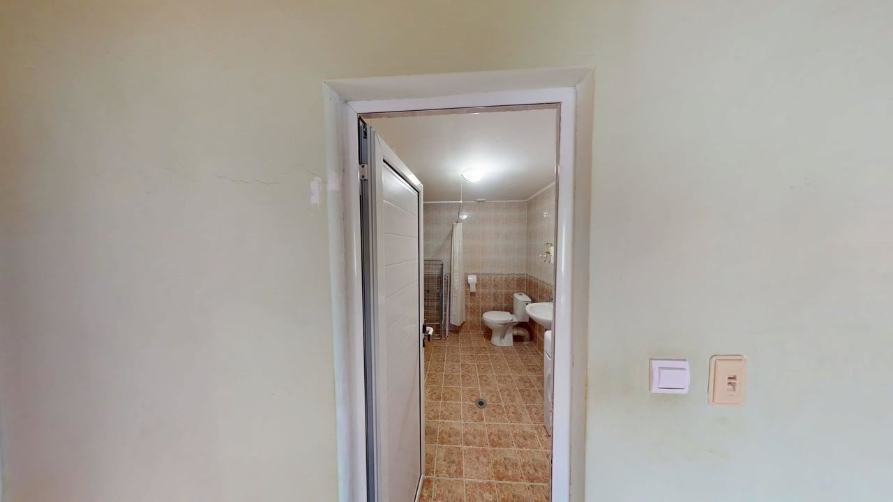 Zweigeschossiges Haus im Dorf Poroy – Ruhe, Raum und Komfort in Meeresnähe