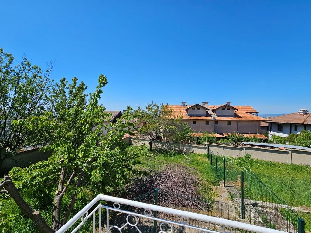 Geräumiges Einfamilienhaus mit Panoramablick in Kosharitsa