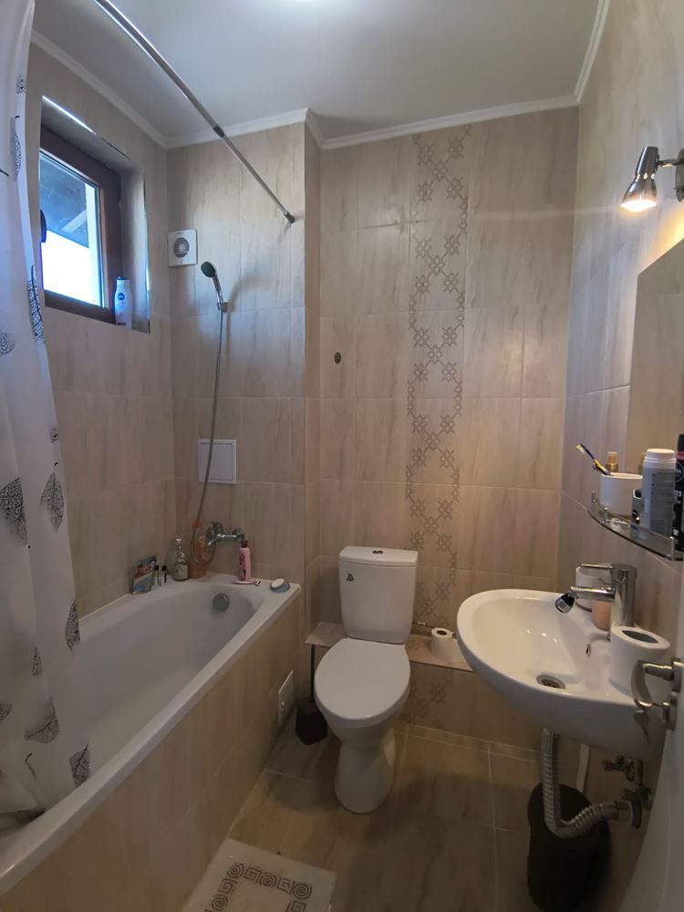 Zweistöckiges Haus mit Swimmingpool und eigenem Garten mit Stellplatz in Aheloy – vollständig möbliert und bezugsfertig