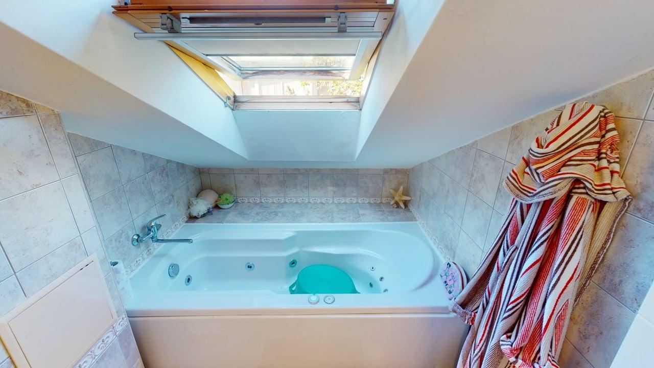 Panoramahaus auf vier Etagen mit 8 Schlafzimmern und Meerblick im Ferienort Sonnenstrand – ohne Wartungsgebühr