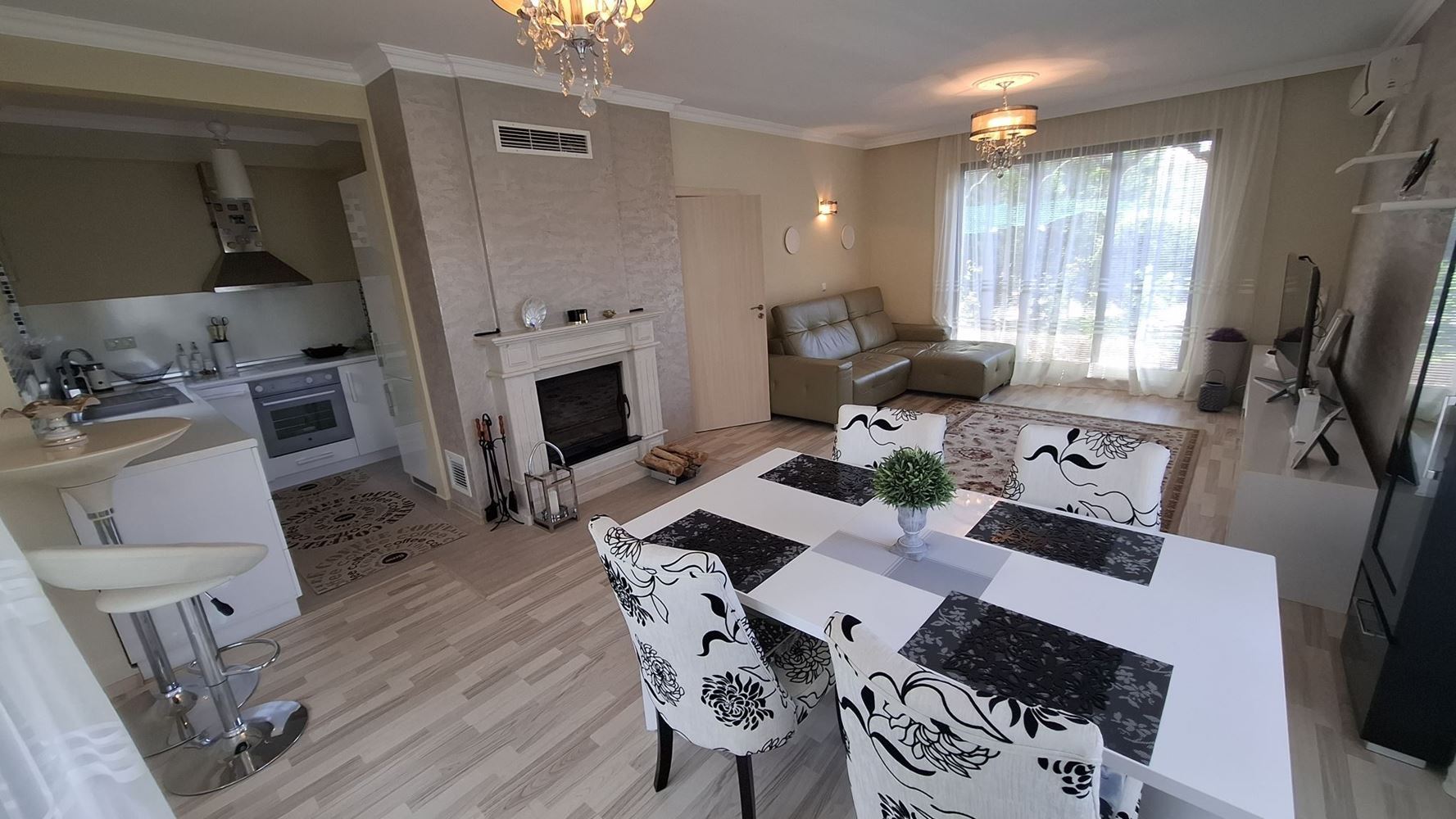 Luxuriöses zweistöckiges Haus in einer prestigeträchtigen Anlage in Pomorie