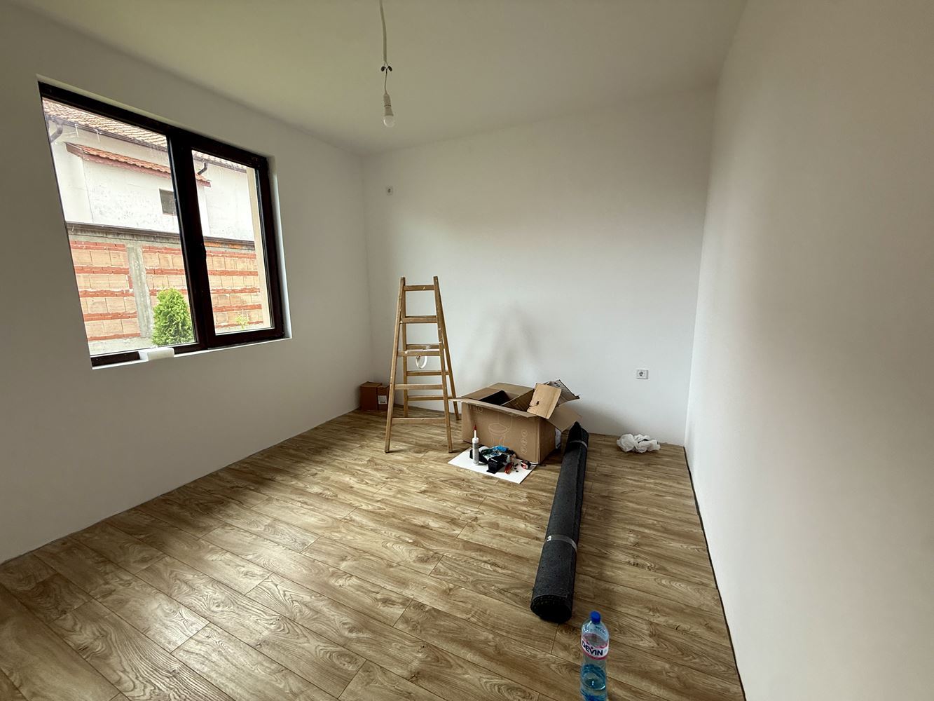 Neues eingeschossiges Haus mit drei Schlafzimmern und eigenem Garten – Komfort, Ruhe und Qualität nahe Sonnenstrand