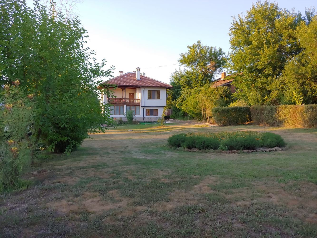 Geräumiges zweistöckiges Haus mit großem Grundstück, Kamin, Sauna und Whirlpool im Dorf Drachevo