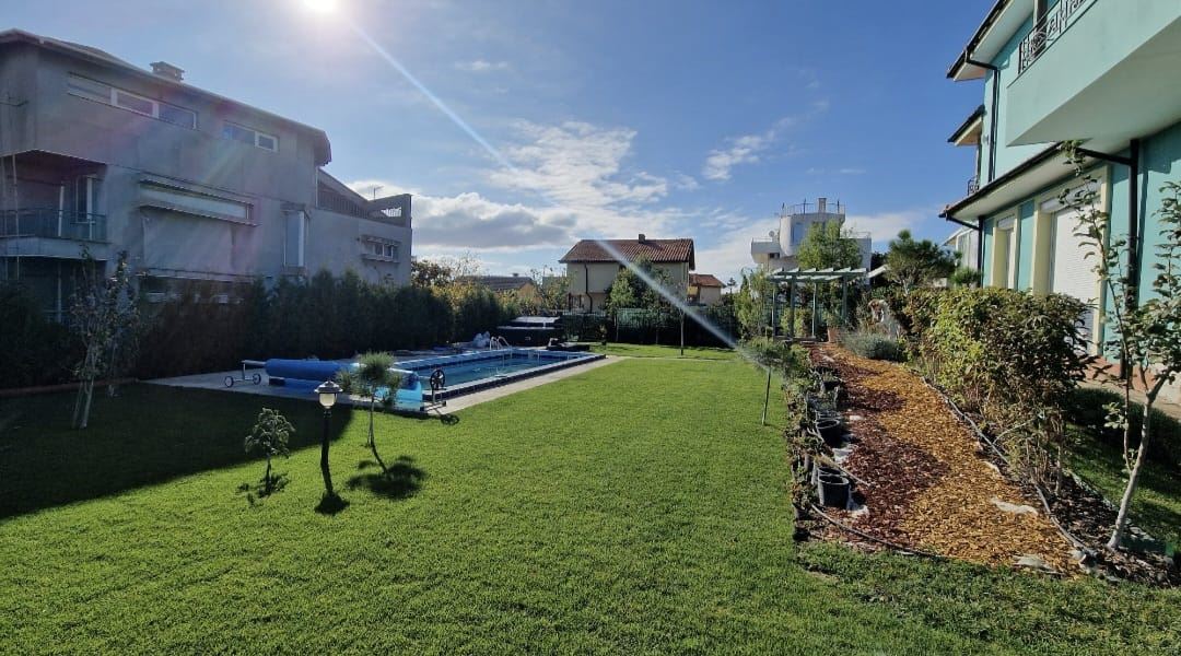 Modernes freistehendes Haus mit Meerblick und beheiztem Pool in Chervenka, Chernomorets