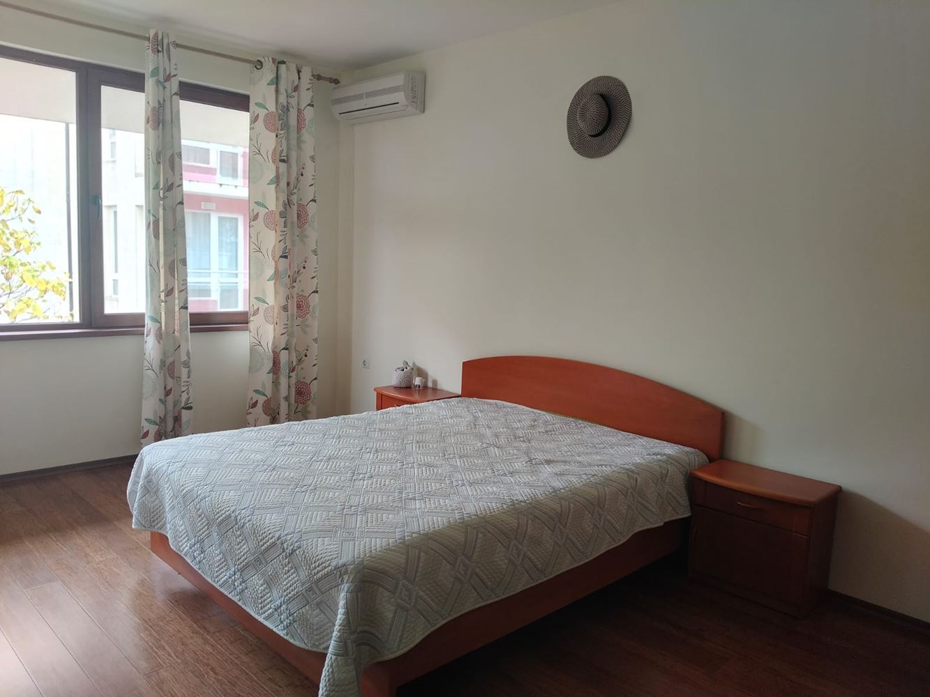 Geräumiges dreistöckiges Einfamilienhaus im Zentrum von Ravda – Komfort, Prestige und vollständige Unabhängigkeit