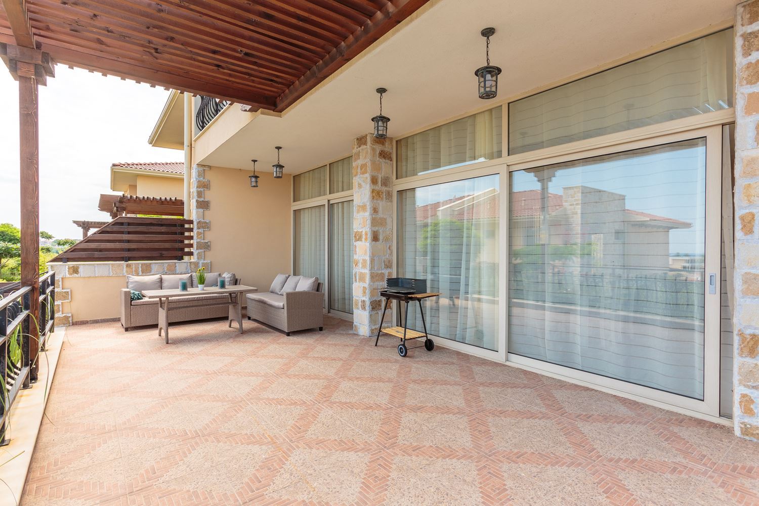 Prestige-Meereshäuschen mit Pool in Lozenets – Luxus, Ruhe und inspirierende Aussichten