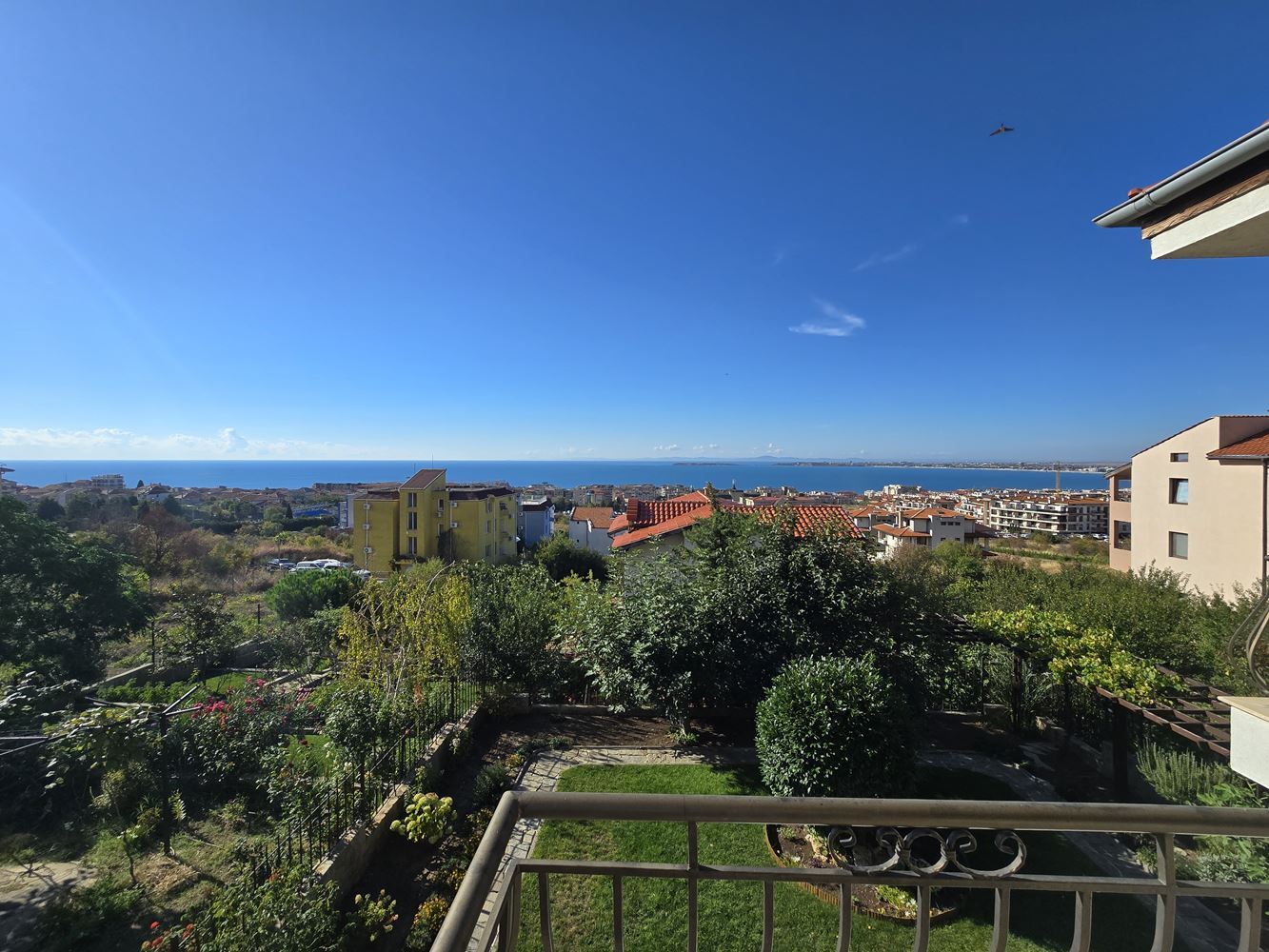 Freistehendes Haus mit Panoramablick auf das Meer und eigenem Garten in Sveti Vlas