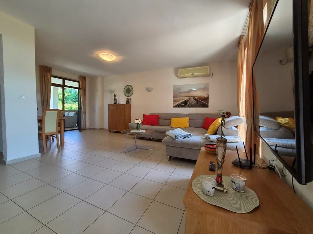 Geräumiges Townhouse in einer Boutique-Wohnanlage – vollständig möbliert, nahe am Meer und mit niedrigen Betriebskosten