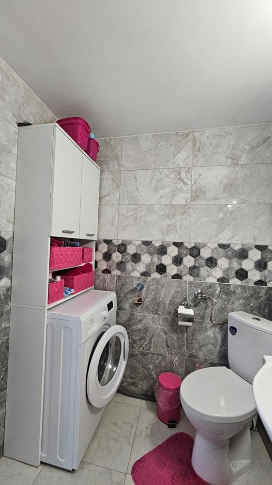 Außergewöhnliches einstöckiges Haus mit großzügigem Garten im ruhigen Dorf Kosharitsa