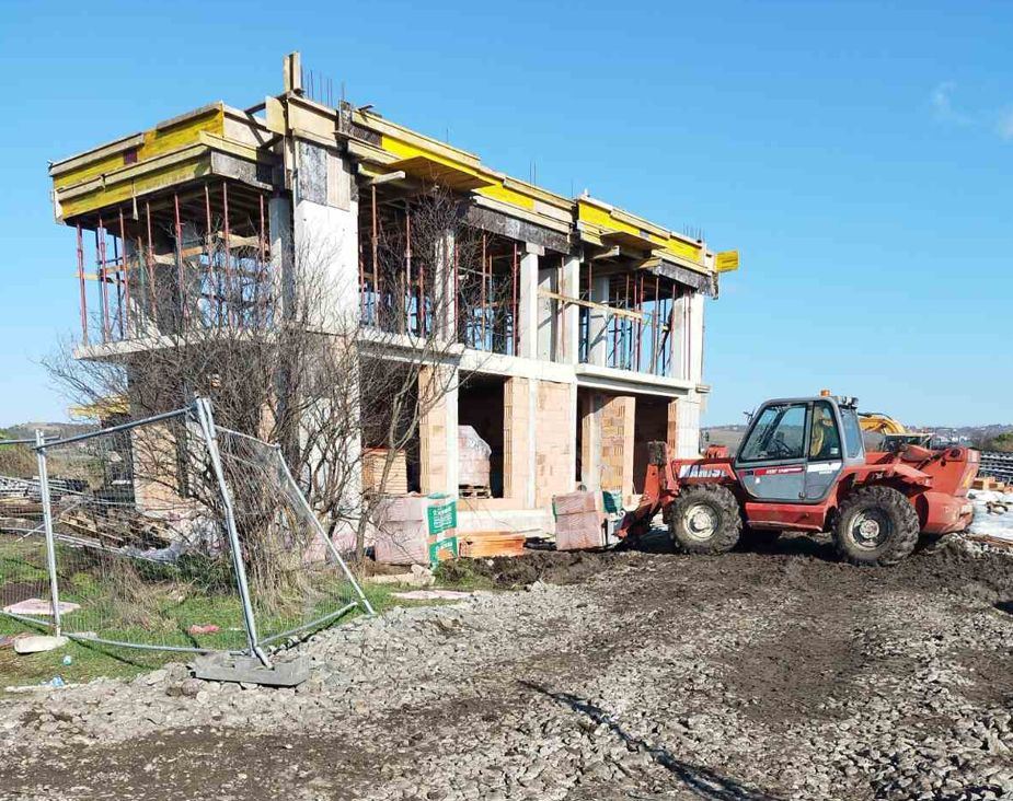 Modernes Haus mit fünf Zimmern und 400 m² Grundstück, drei Schlafzimmern und ohne Instandhaltungsgebühr in Vetren, Burgas