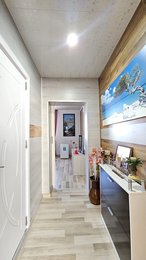 Ausgezeichnetes einstöckiges Haus mit Pool und großem Grundstück im Dorf Dyulevo