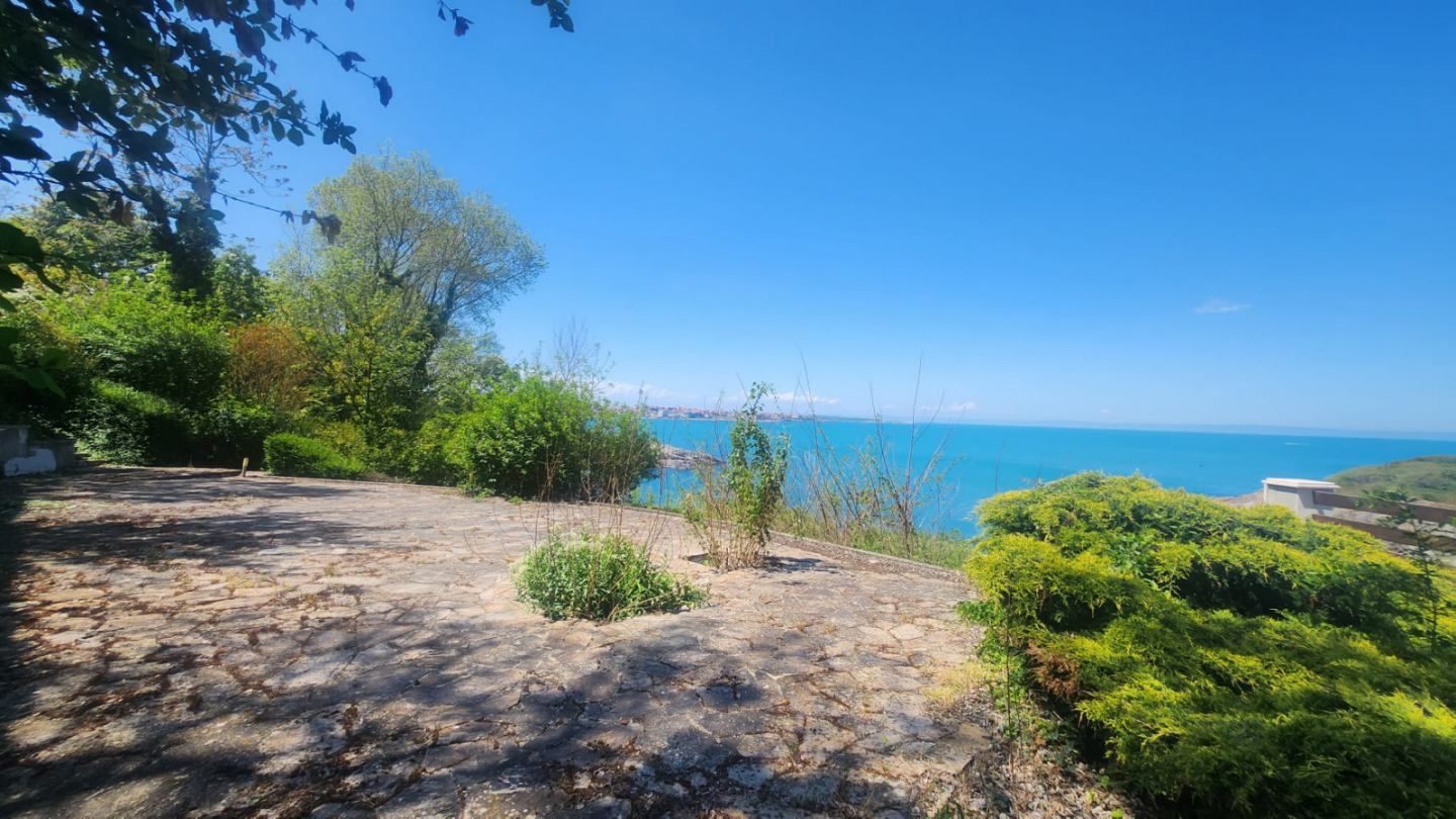 Wunderschönes dreistöckiges Haus in erster Meereslinie in Sosopol mit Panoramablick auf die Paradiesbucht