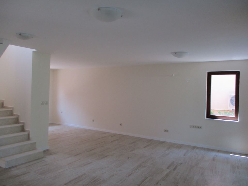 Zweistöckiges Reihenhaus im „Green Life“ Komplex, Sozopol – stilvolles Leben nur wenige Schritte vom Strand entfernt