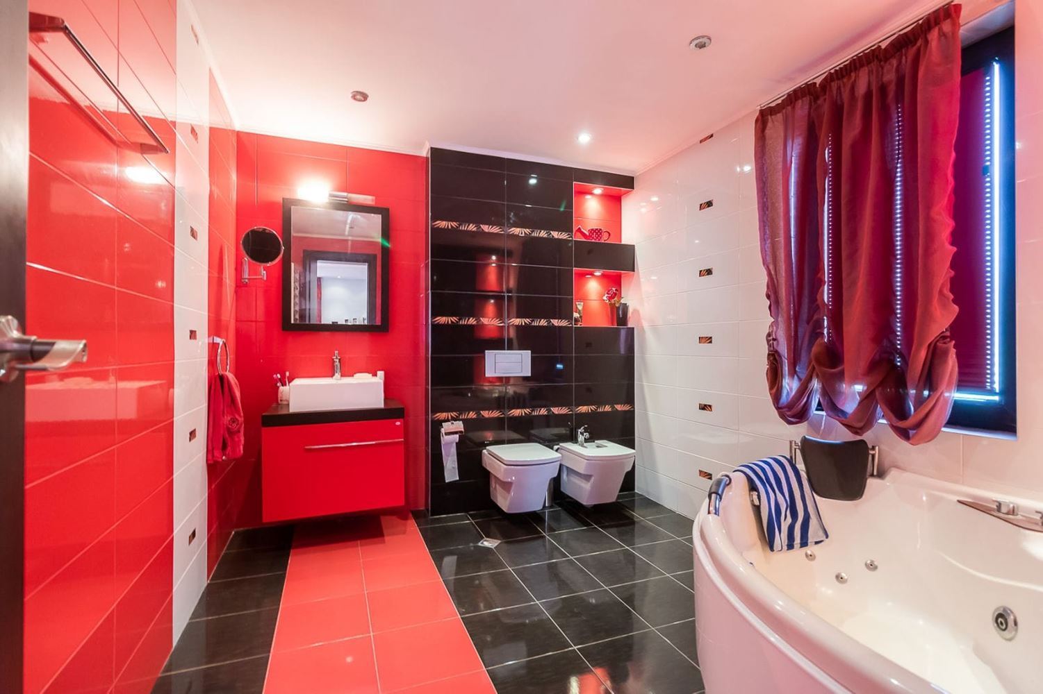 Luxuriöses Haus mit Swimmingpool, großzügigem Garten und beeindruckender Ausstattung in Varna