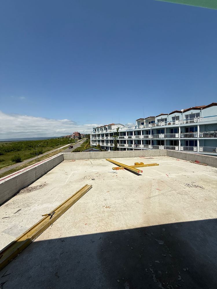 Luxuriöses geräumiges Haus mit Panoramaterrassen und eigenem Garten in einer modernen Anlage am Meer