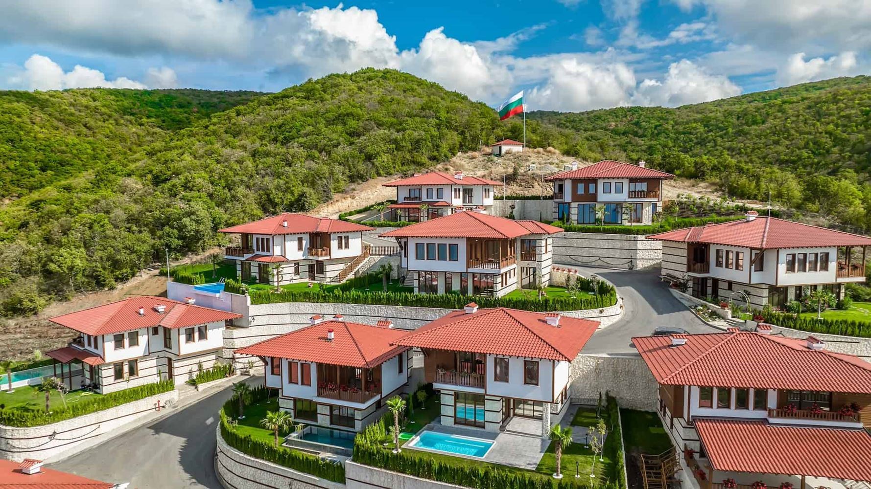 Neues Doppelhaus mit drei Schlafzimmern in Sveti Vlas – Meerblick, Natur und eine exklusive Wohnanlage
