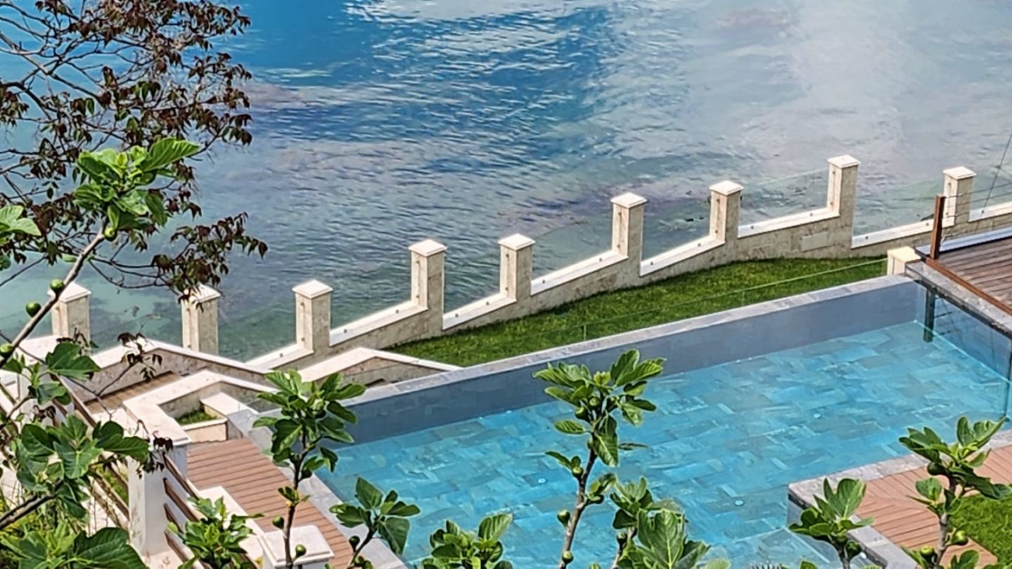 Wunderschönes dreistöckiges Haus in erster Meereslinie in Sosopol mit Panoramablick auf die Paradiesbucht