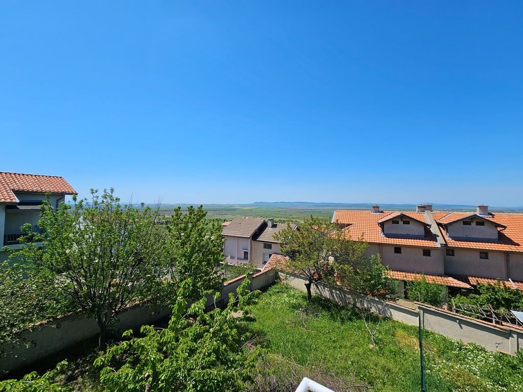 Geräumiges Einfamilienhaus mit Panoramablick in Kosharitsa