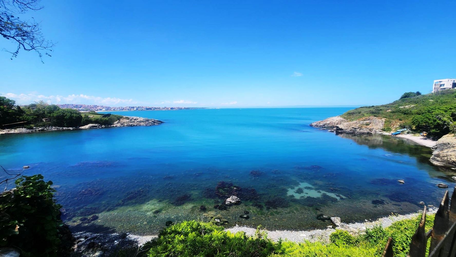 Wunderschönes dreistöckiges Haus in erster Meereslinie in Sosopol mit Panoramablick auf die Paradiesbucht