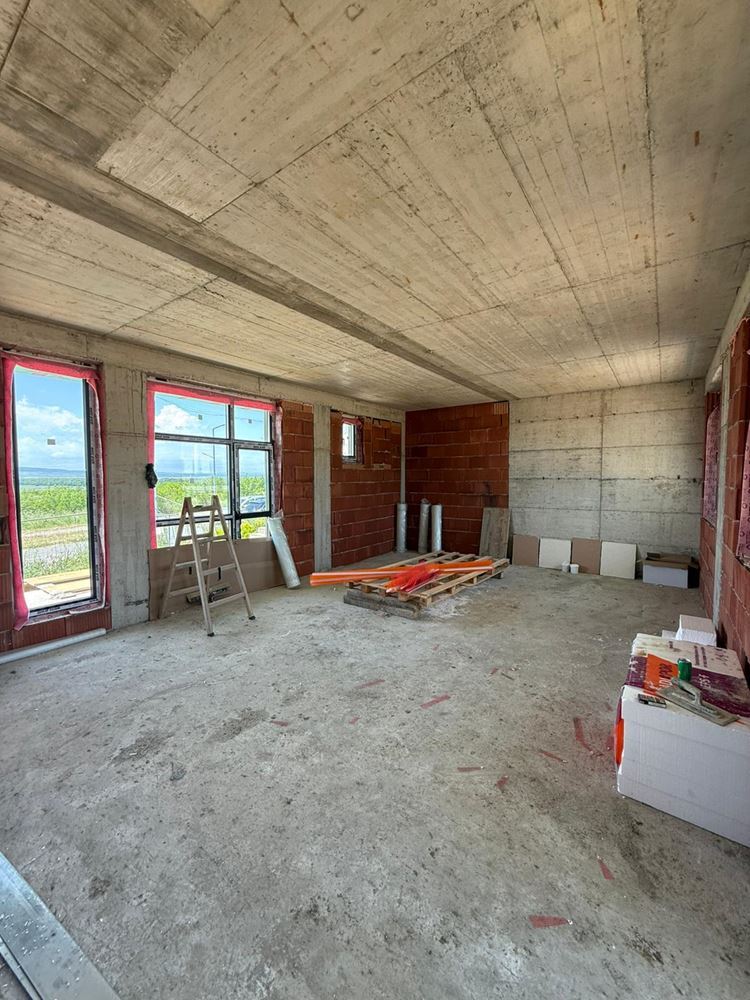 Luxuriöses geräumiges Haus mit Panoramaterrassen und eigenem Garten in einer modernen Anlage am Meer