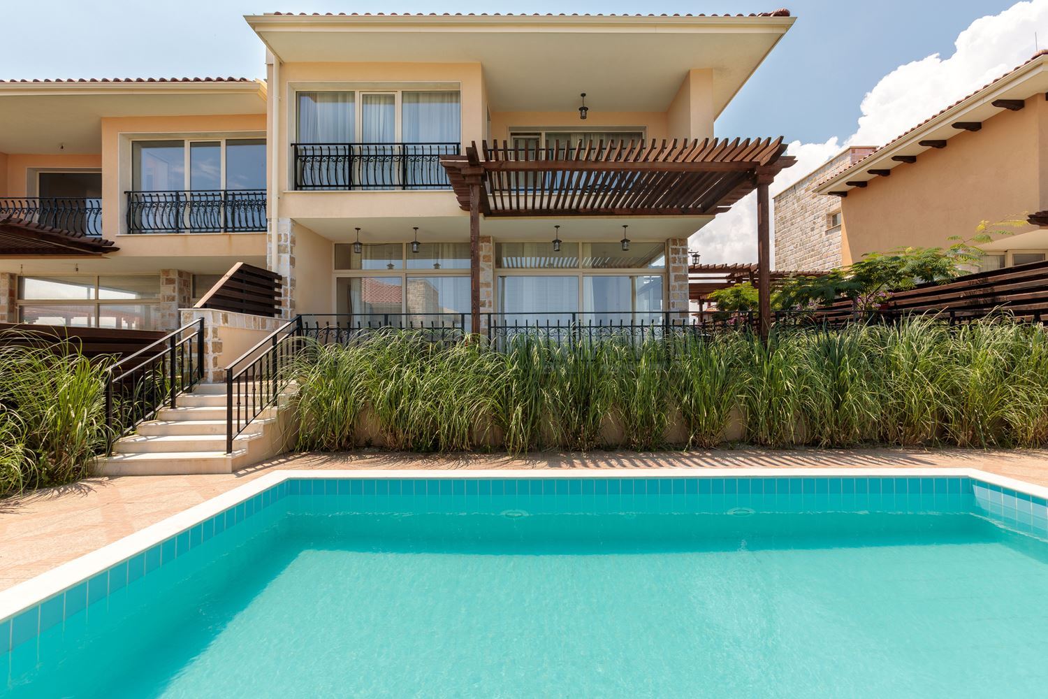 Prestige-Meereshäuschen mit Pool in Lozenets – Luxus, Ruhe und inspirierende Aussichten