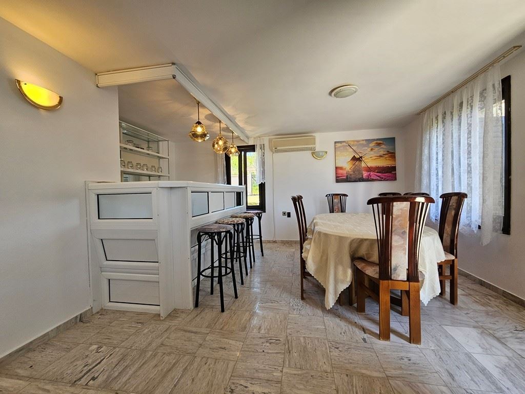 Geräumiges Einfamilienhaus mit Panoramablick in Kosharitsa