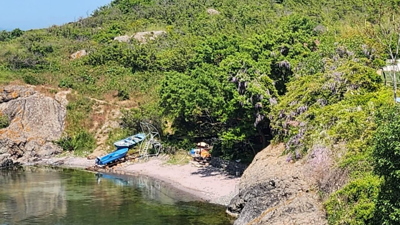 Wunderschönes dreistöckiges Haus in erster Meereslinie in Sosopol mit Panoramablick auf die Paradiesbucht
