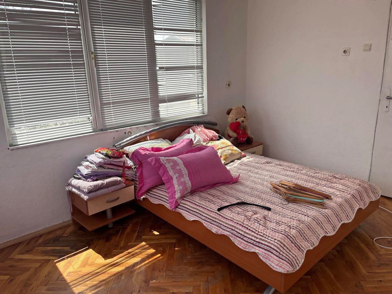 Eigenständiger Teil eines Hauses mit Hof in Burgas – Banevo, Großzügigkeit, Funktionalität und hervorragende Lage nahe den Mineralbädern