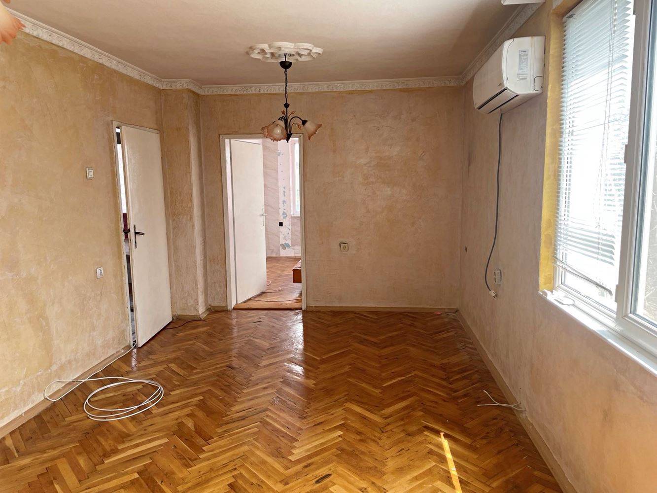 Eigenständiger Teil eines Hauses mit Hof in Burgas – Banevo, Großzügigkeit, Funktionalität und hervorragende Lage nahe den Mineralbädern