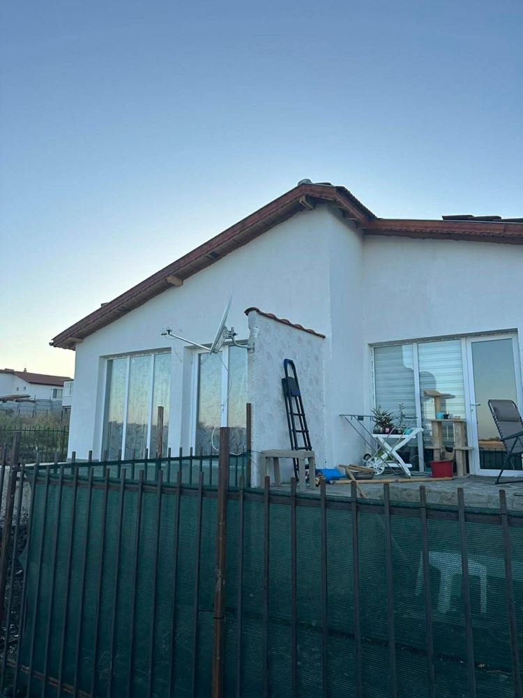 Neues einstöckiges Haus mit Garten in Kableshkovo – keine Wartungsgebühr