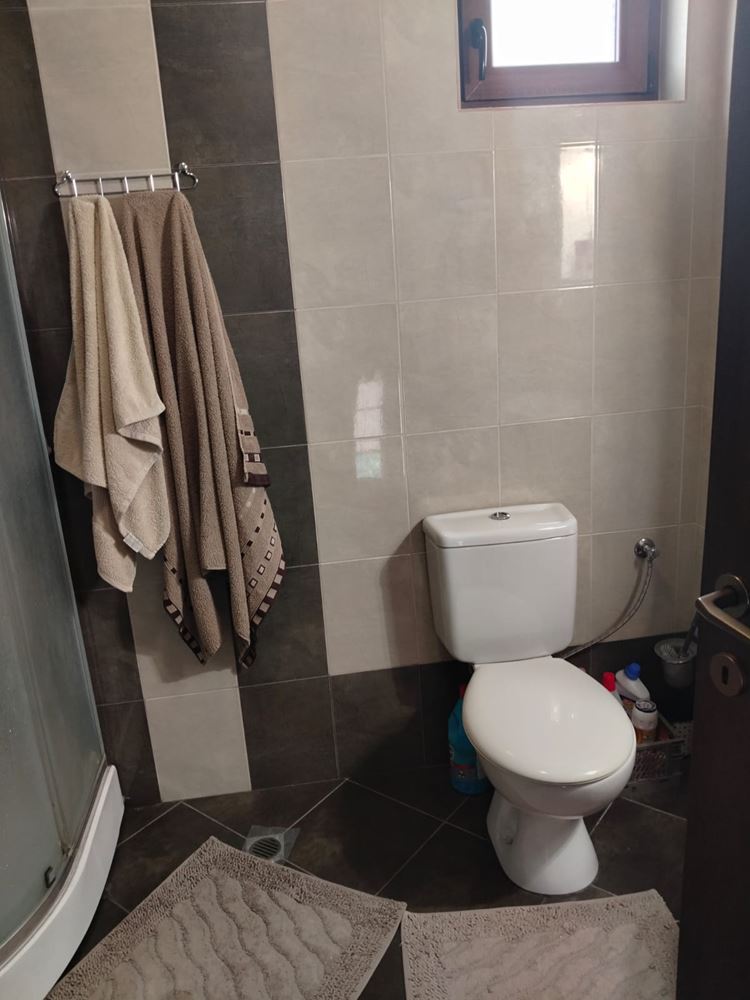 Geräumiges dreistöckiges Einfamilienhaus im Zentrum von Ravda – Komfort, Prestige und vollständige Unabhängigkeit