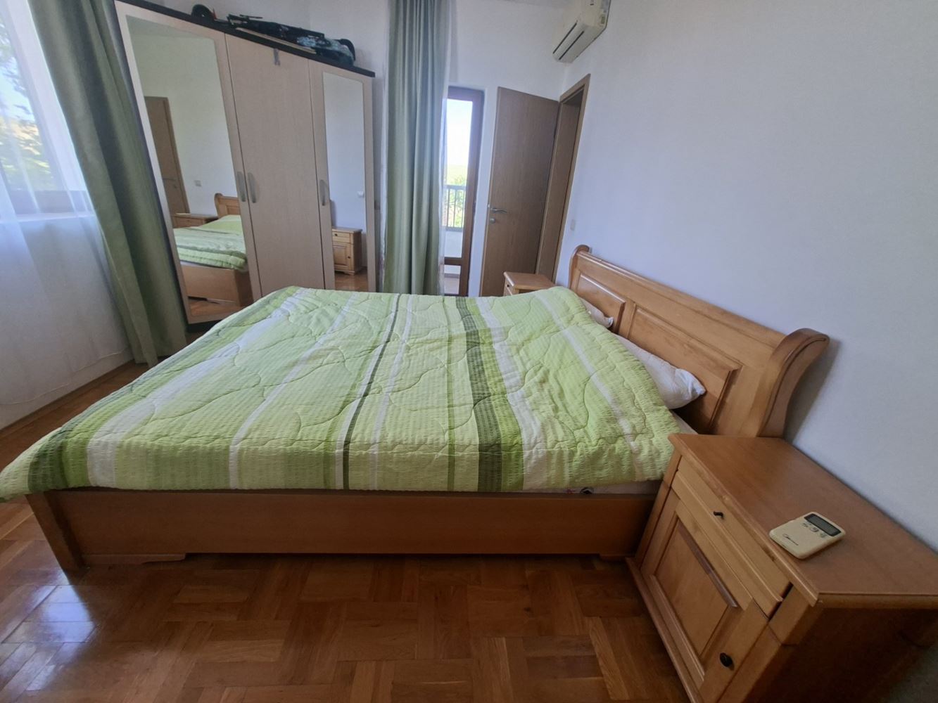 Zweistöckiges Haus mit Meerblick, eigenem Garten und Stellplatz in einer geschlossenen Wohnanlage