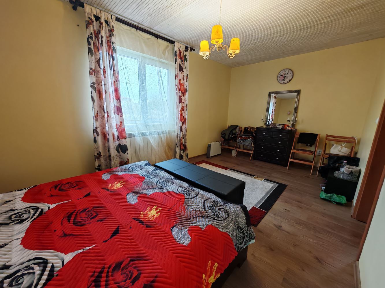 Freistehendes zweistöckiges Haus mit großem Garten und Weinberg im Dorf Poroy – Raum, Komfort und Ruhe