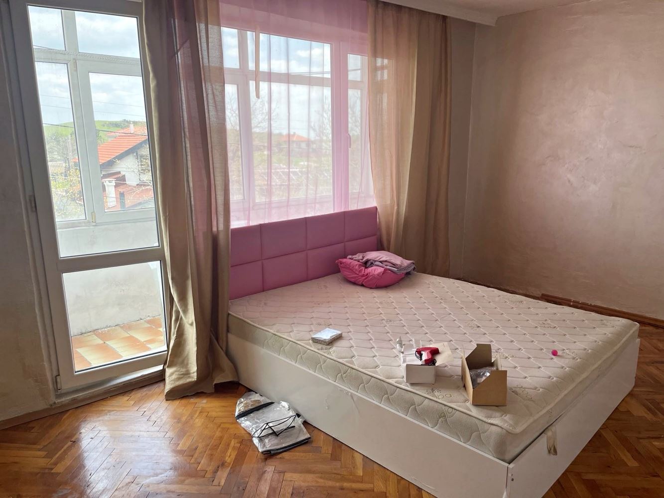 Eigenständiger Teil eines Hauses mit Hof in Burgas – Banevo, Großzügigkeit, Funktionalität und hervorragende Lage nahe den Mineralbädern