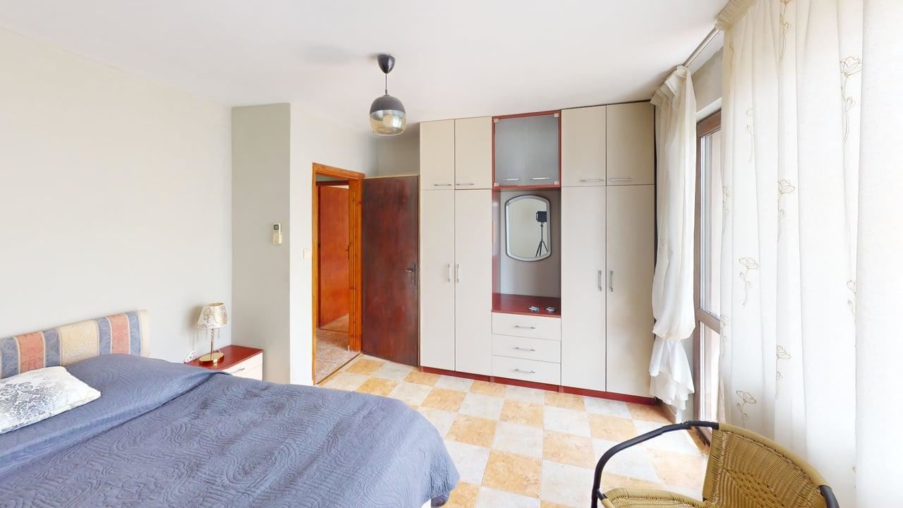 Zweigeschossiges Haus im Dorf Poroy – Ruhe, Raum und Komfort in Meeresnähe