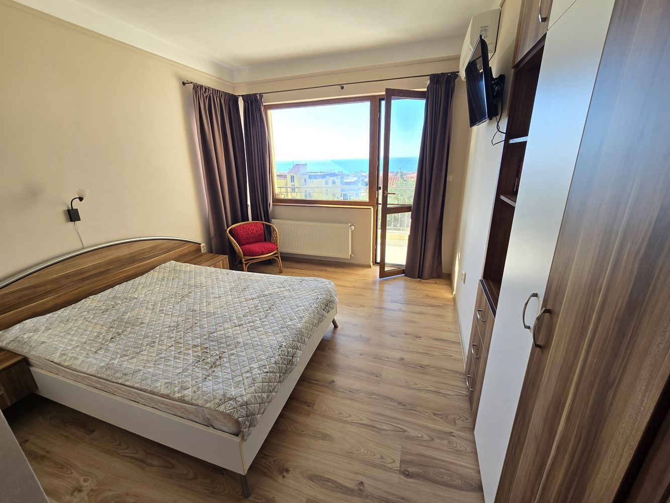 Freistehendes Haus mit Panoramablick auf das Meer und eigenem Garten in Sveti Vlas