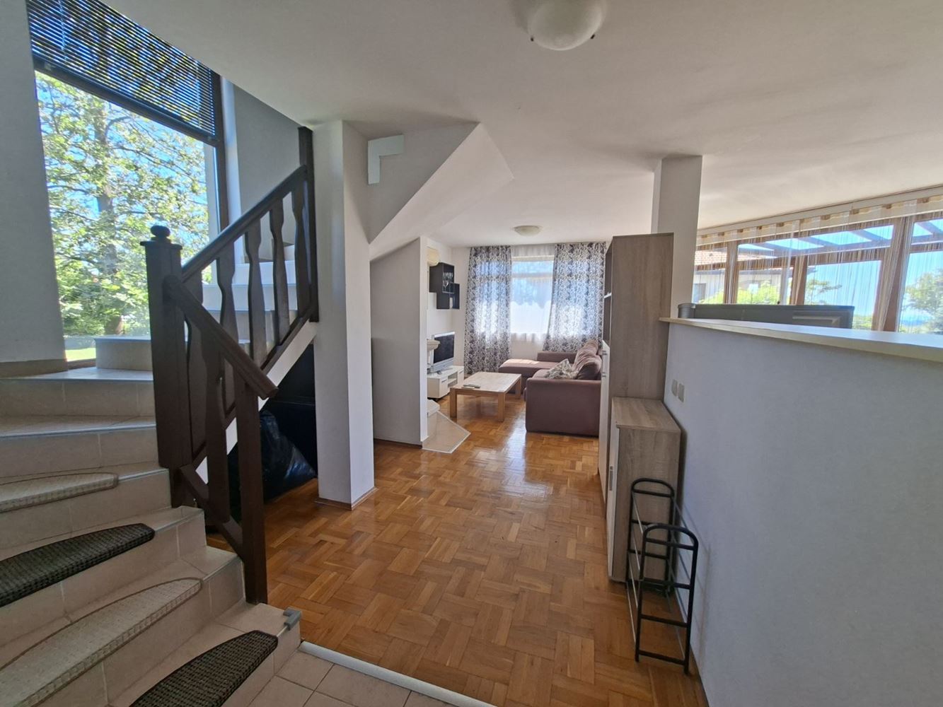 Zweistöckiges Haus mit Meerblick, eigenem Garten und Stellplatz in einer geschlossenen Wohnanlage