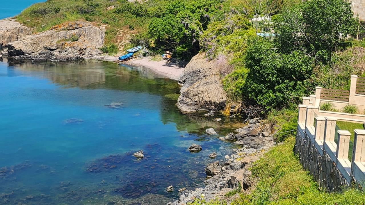 Wunderschönes dreistöckiges Haus in erster Meereslinie in Sosopol mit Panoramablick auf die Paradiesbucht