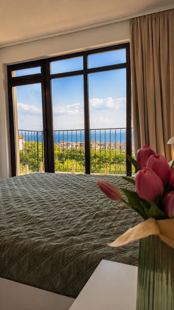 Luxuriöses zweistöckiges Haus mit Panoramablick auf das Meer oberhalb von Sonnenstrand – großzügiger Raum, Ruhe und Leben am Meer