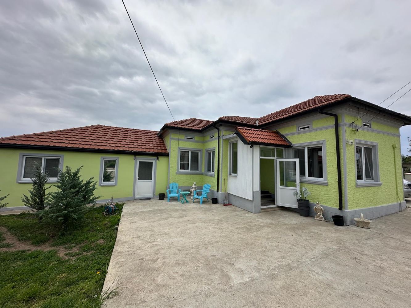 Komplett renoviertes Haus mit großem Grundstück und perfekten Bedingungen für ganzjähriges Wohnen