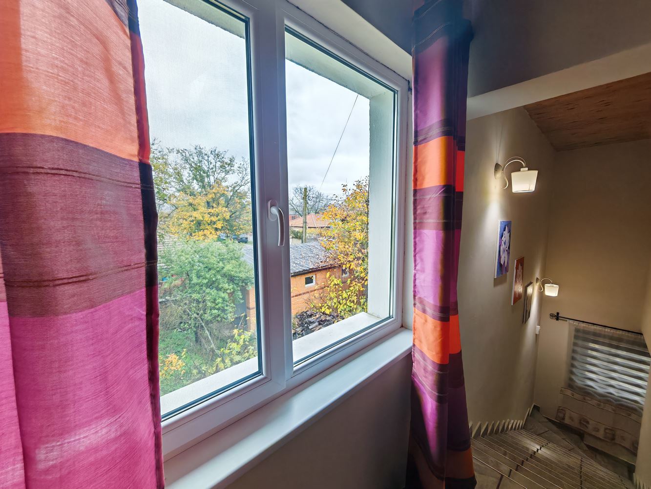 Freistehendes zweistöckiges Haus mit großem Garten und Weinberg im Dorf Poroy – Raum, Komfort und Ruhe