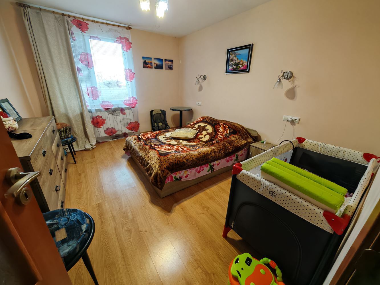 Freistehendes zweistöckiges Haus mit großem Garten und Weinberg im Dorf Poroy – Raum, Komfort und Ruhe